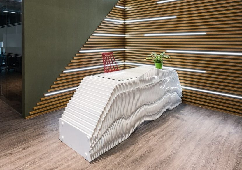 曲线造形非常有特色的接待柜台.新毅家具订制工厂